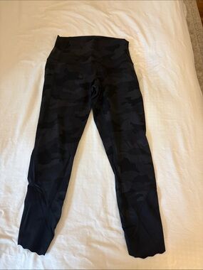 Lululemon Wunder Under Crop leggings, size 6, camo, scallop ankle